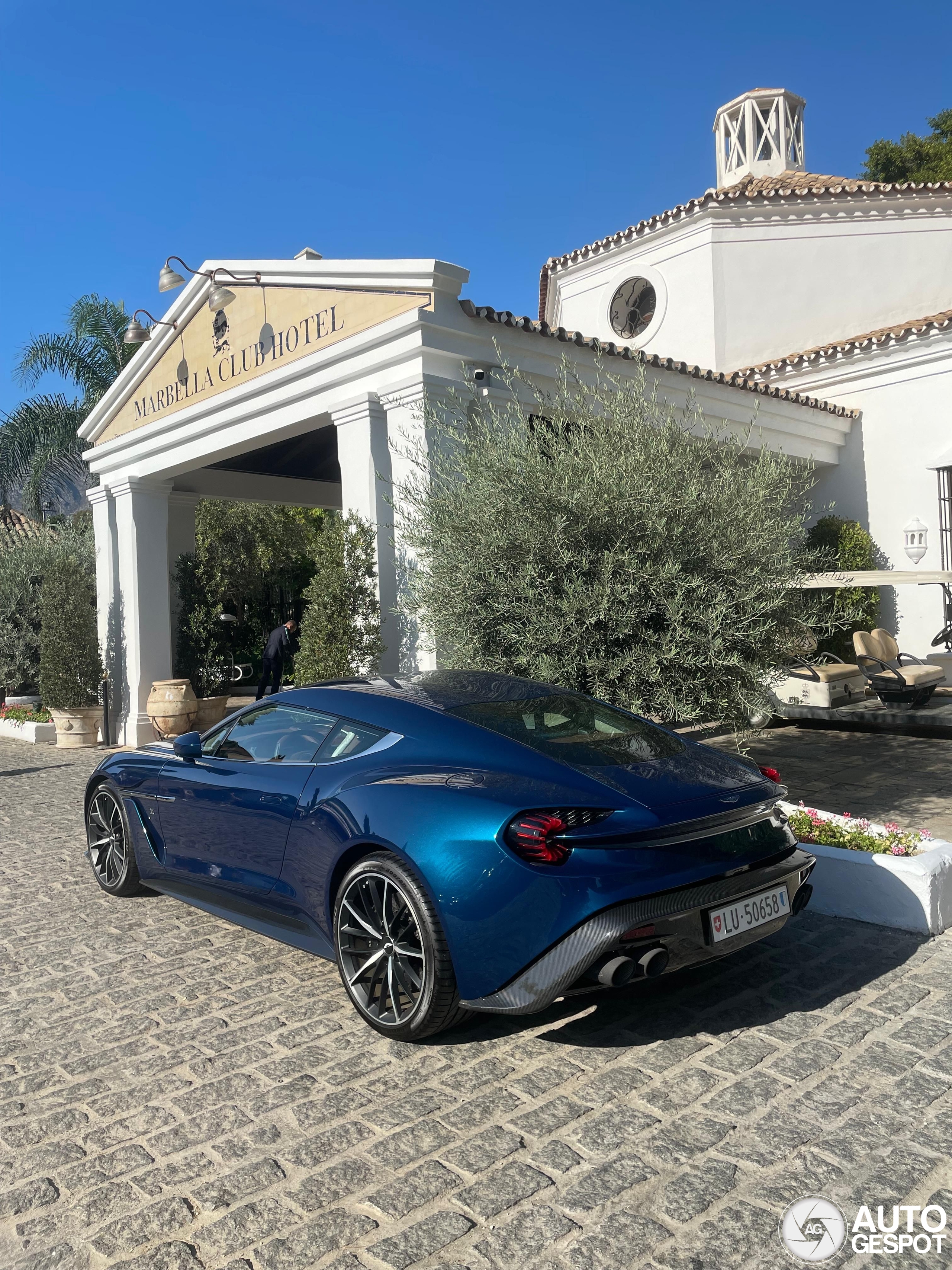 Aston Martin Vanquish Zagato schittert in Spaans zonnetje