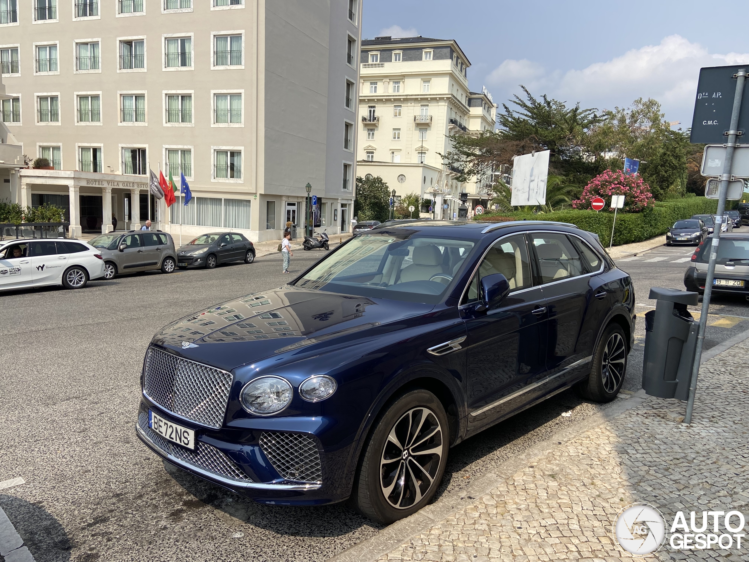 Bentley Bentayga Hybrid 2021