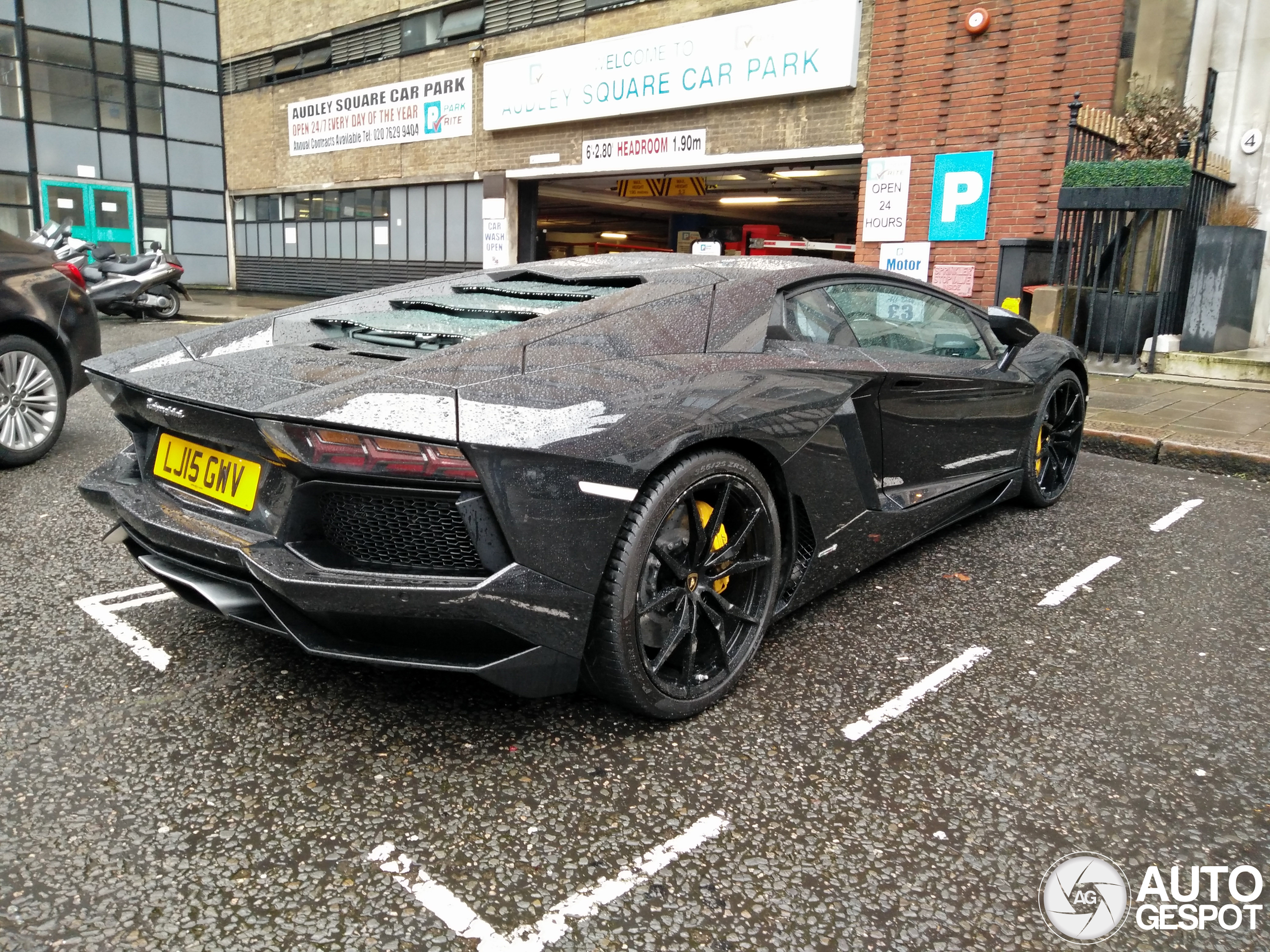 Lamborghini Aventador LP700-4