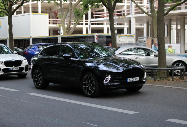 Aston Martin DBX