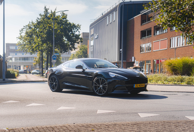 Aston Martin Vanquish 2013