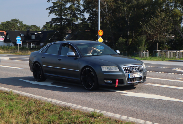 Audi S8 D3