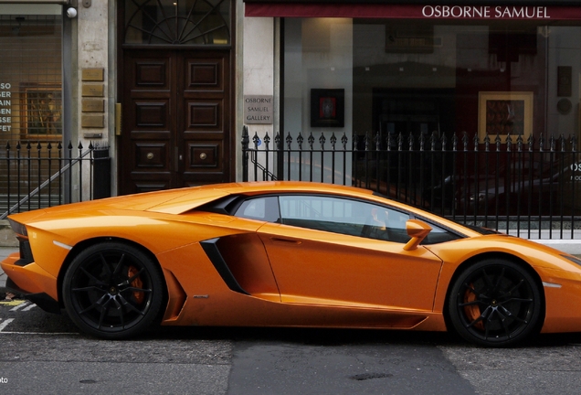 Lamborghini Aventador LP700-4