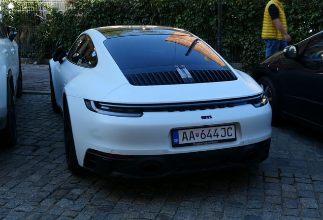 Porsche 992 Carrera 4 GTS