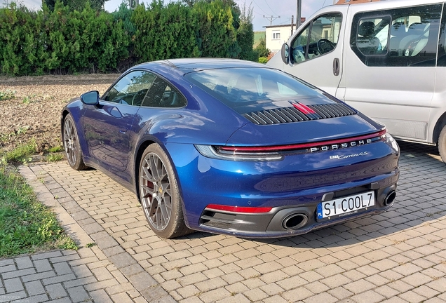 Porsche 992 Carrera 4S