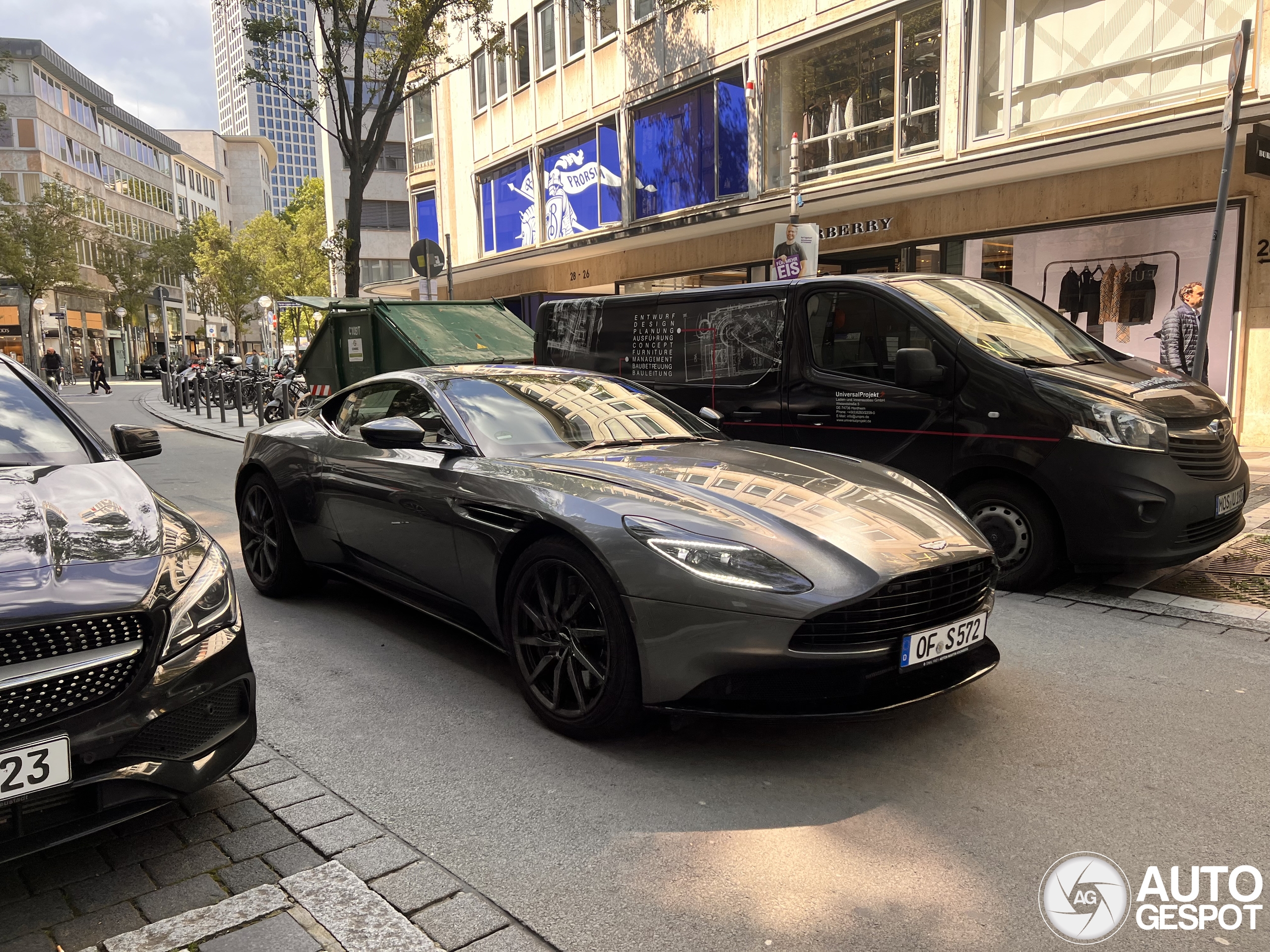 Aston Martin DB11