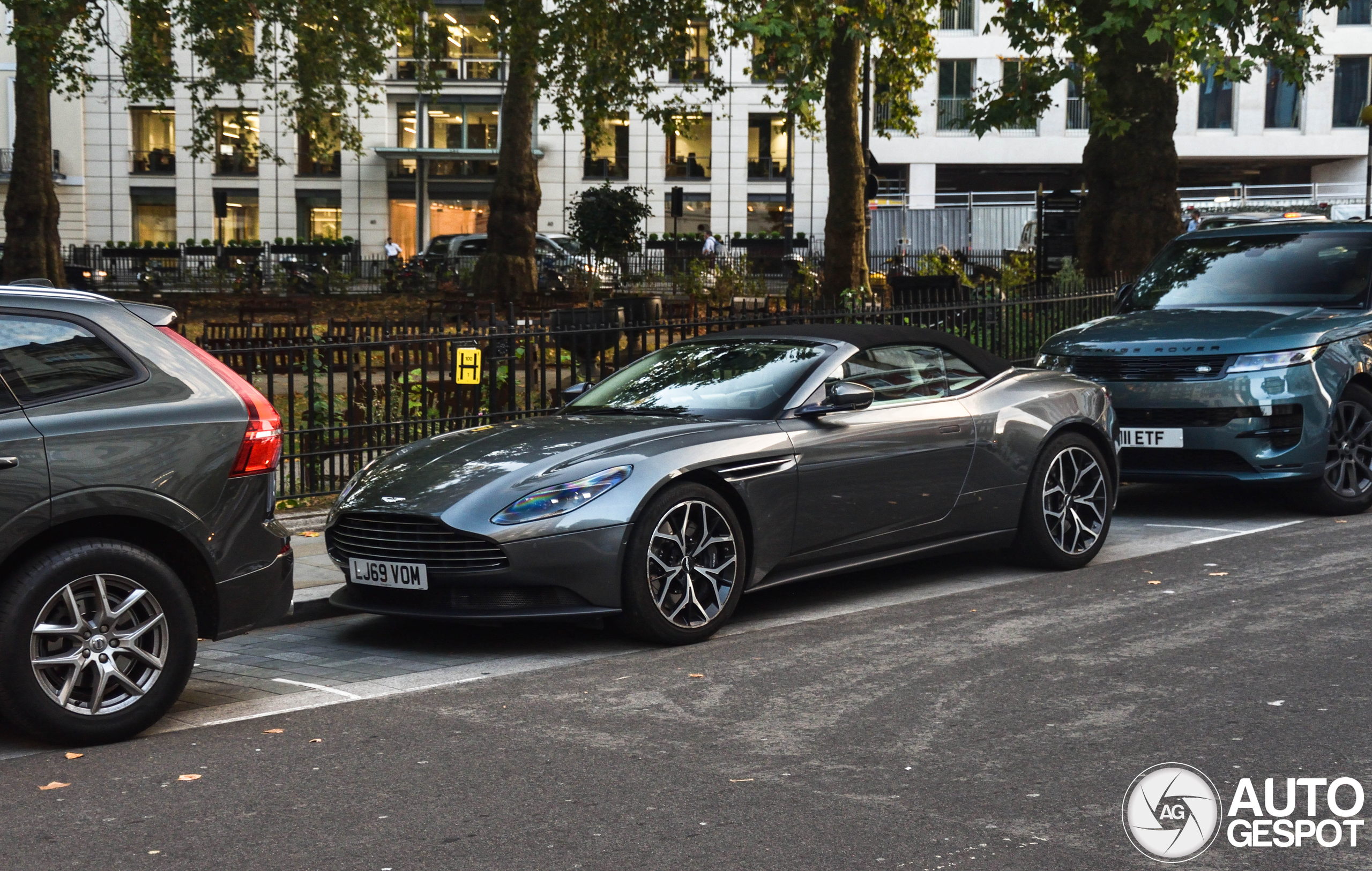 Aston Martin DB11 V8 Volante