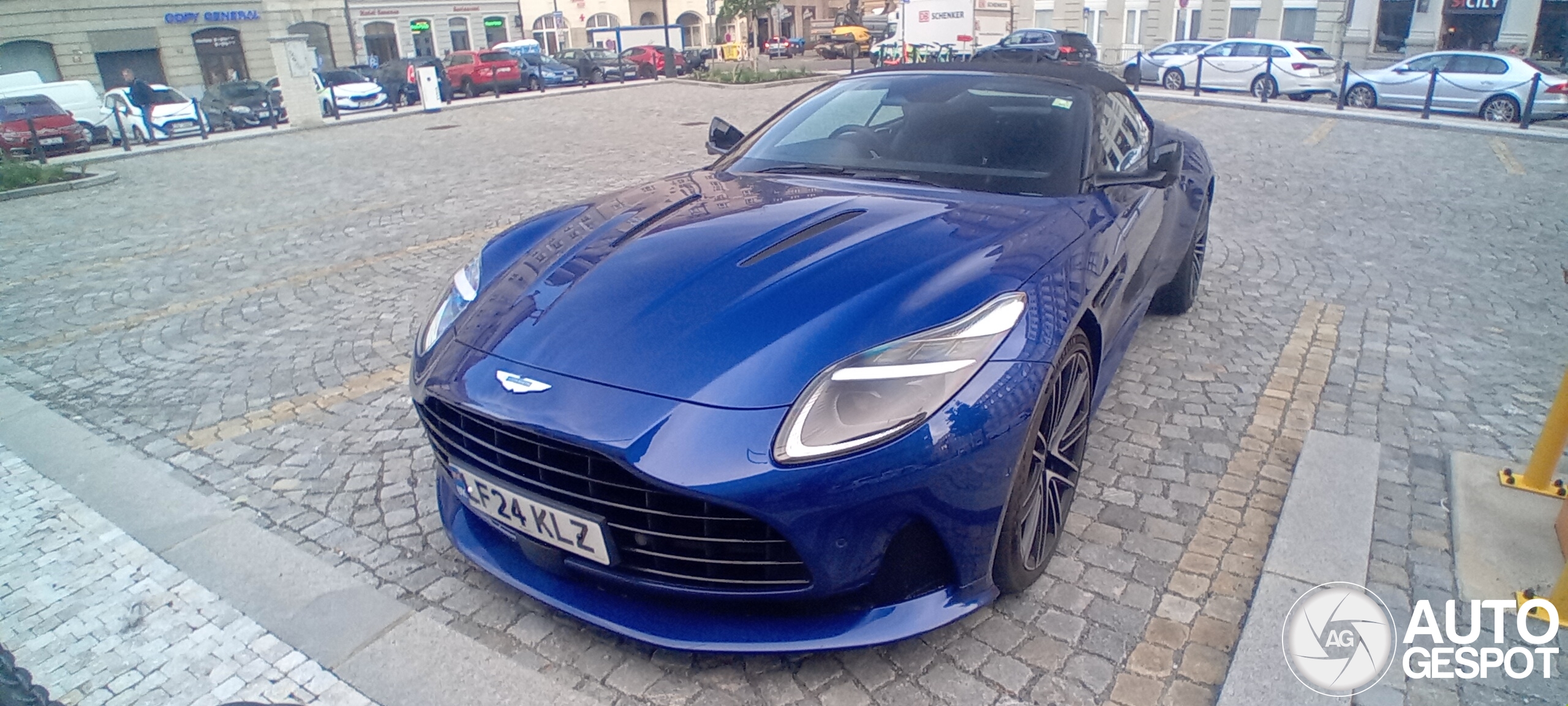 Aston Martin DB12 Volante