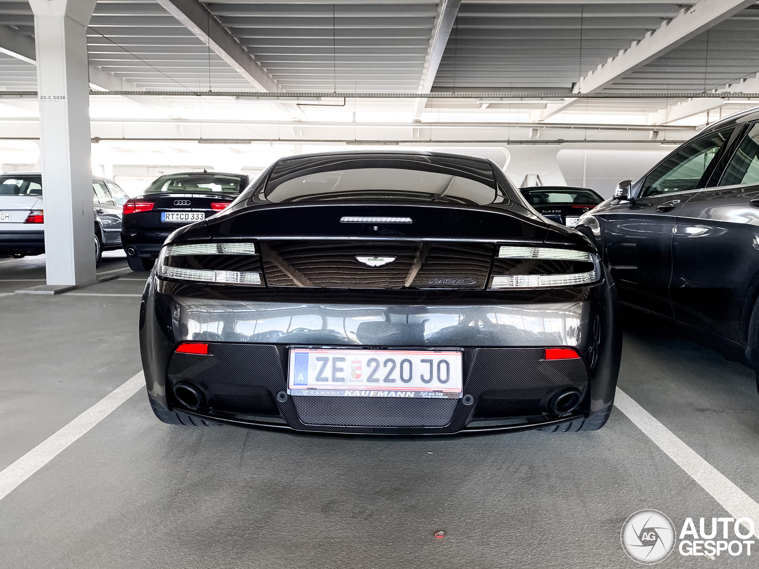 Aston Martin V8 Vantage S