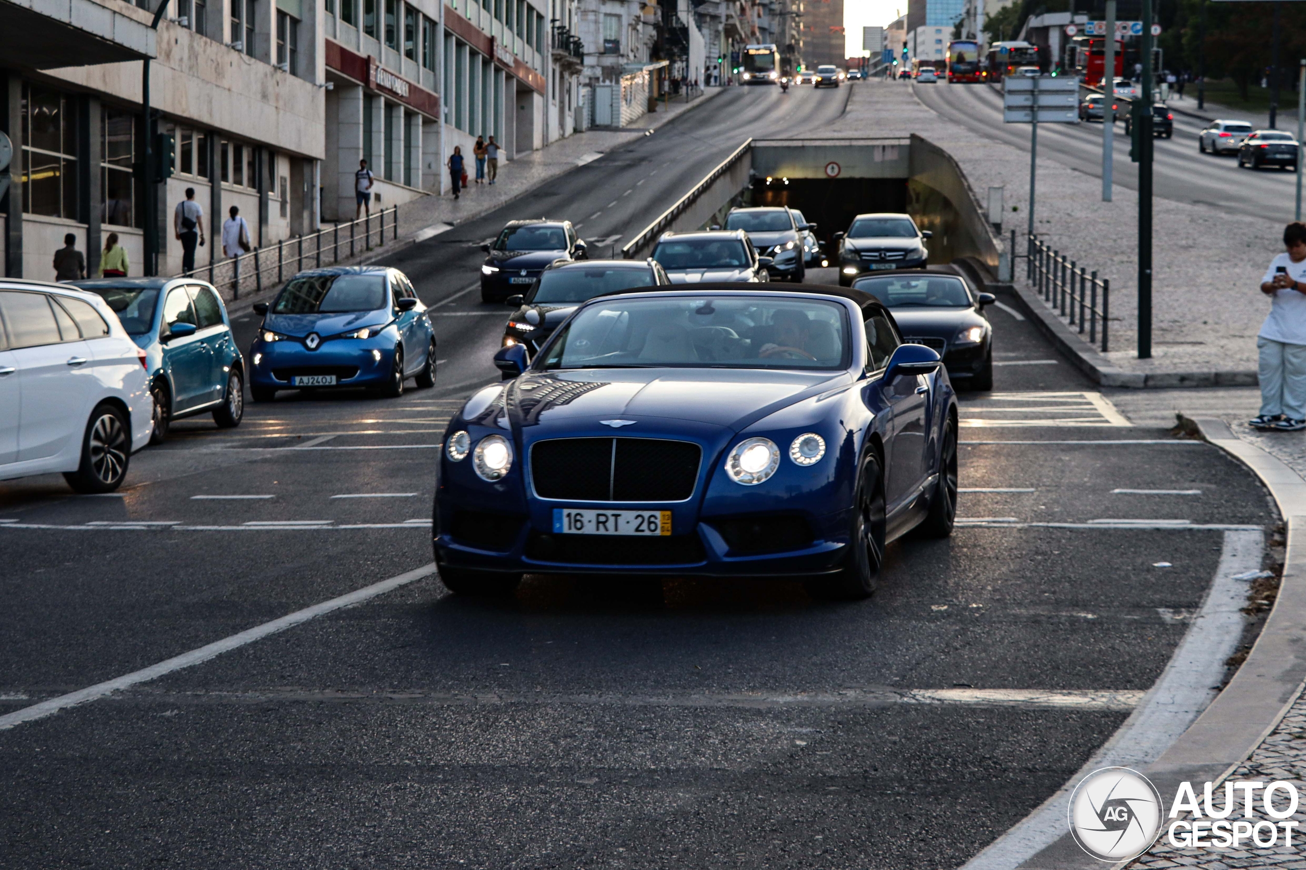 Bentley Continental GTC V8