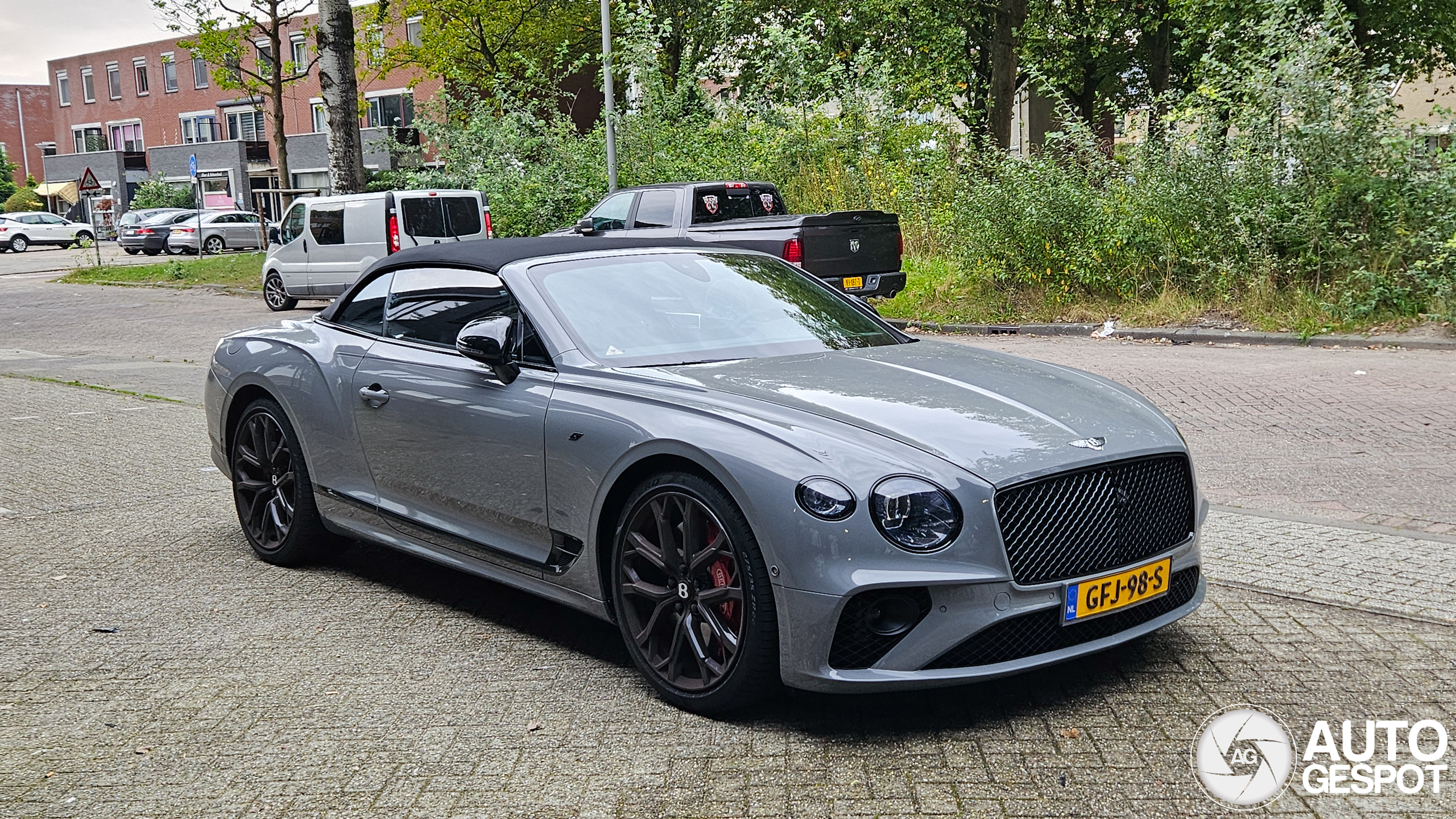 Bentley Continental GTC V8 S 2023