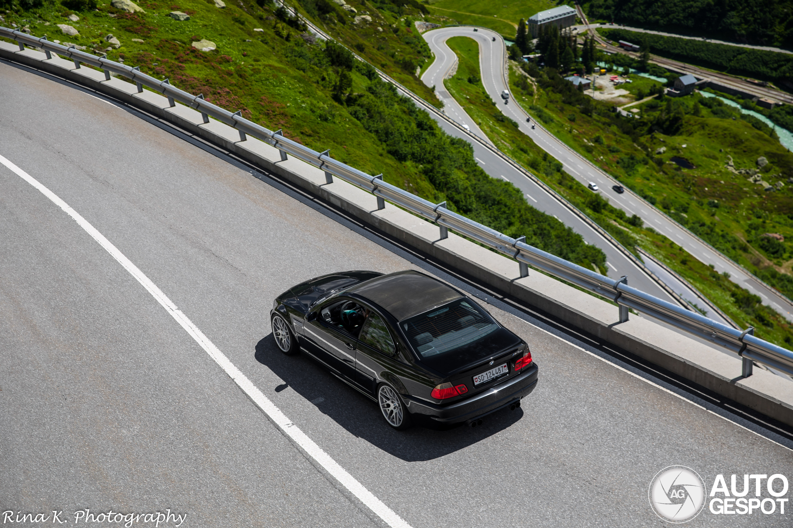 M3 E46 CSL and M3 G81 Touring Competition cross paths on the Grimselpass