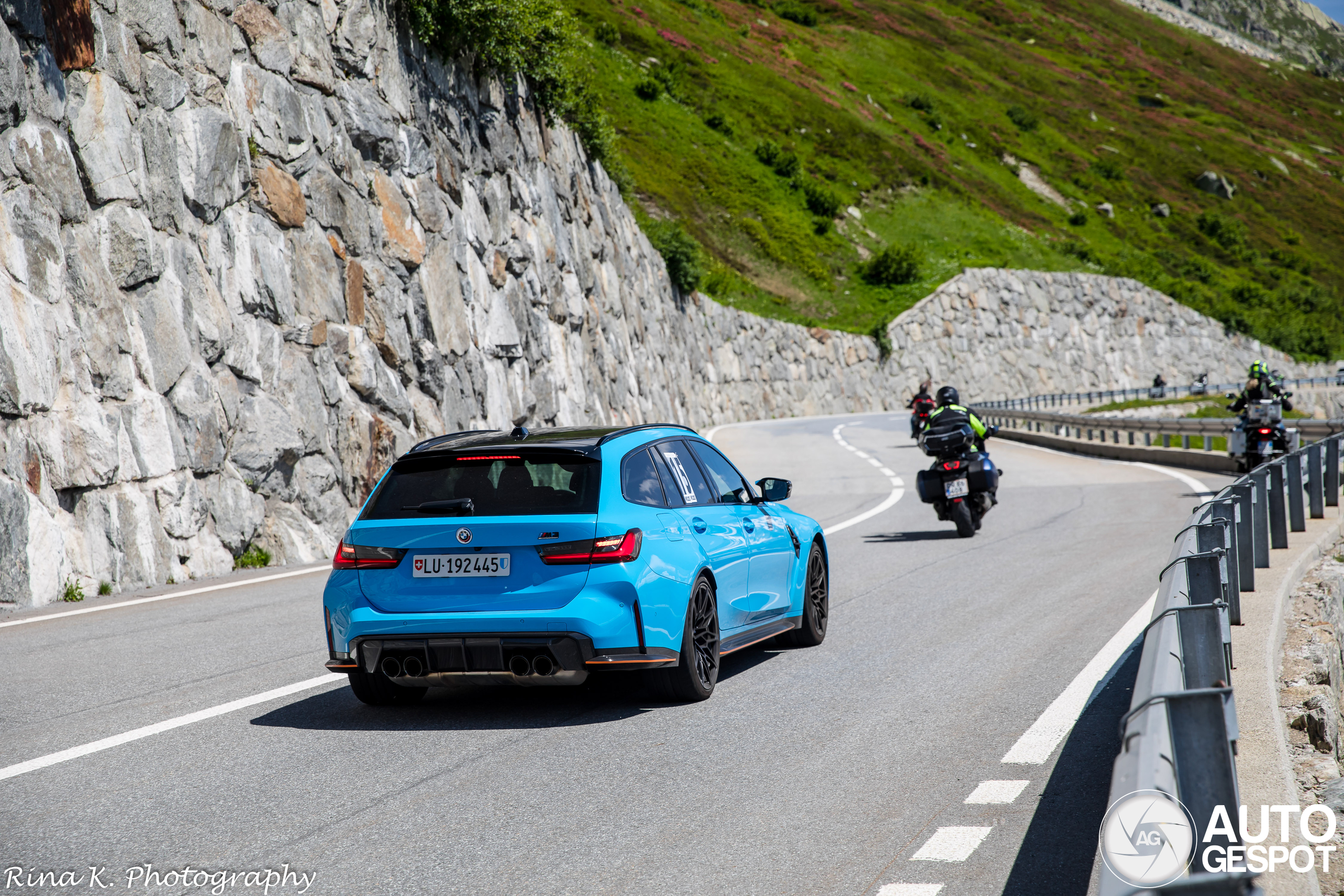 M3 E46 CSL and M3 G81 Touring Competition cross paths on the Grimselpass