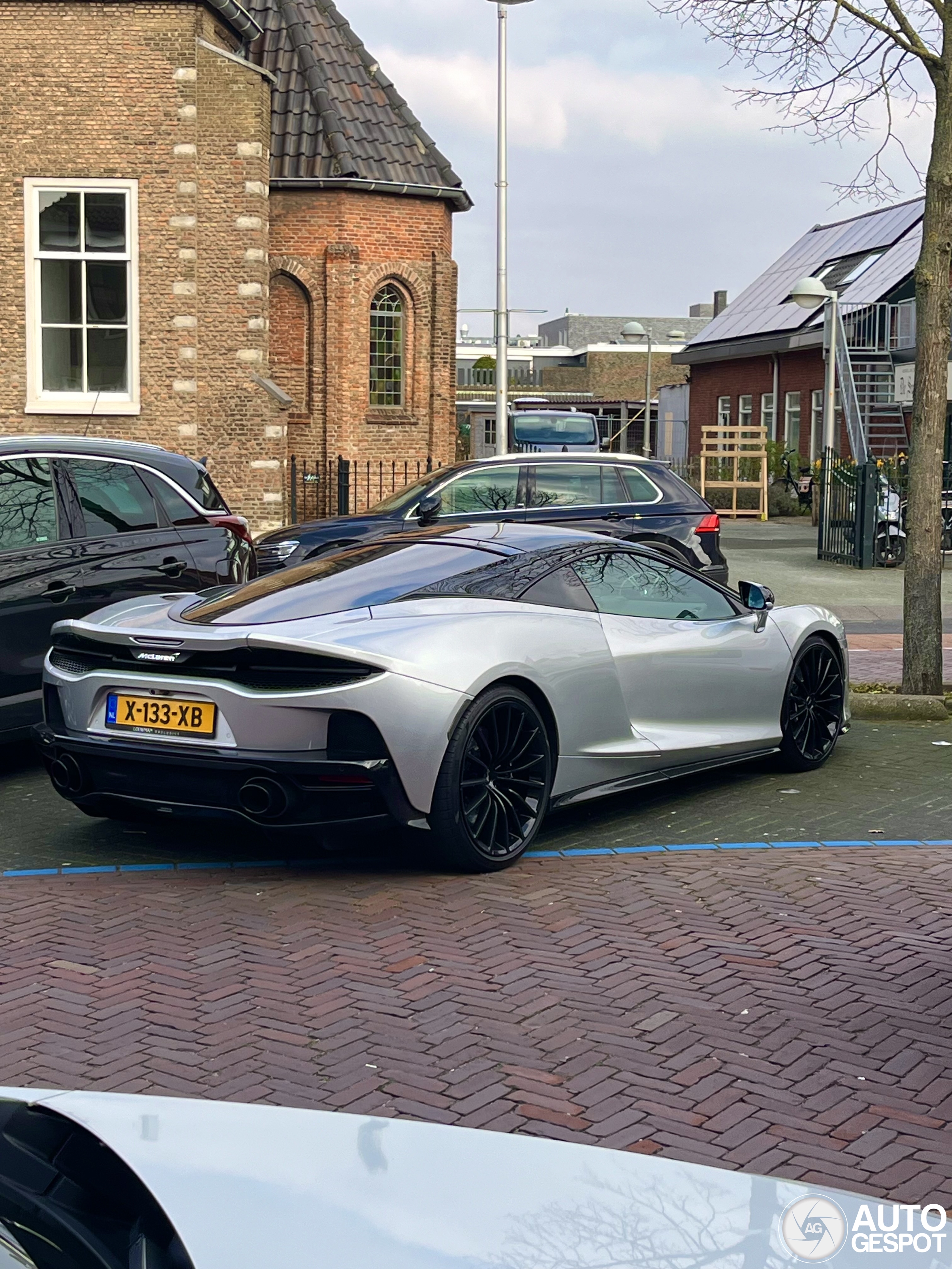 McLaren GT