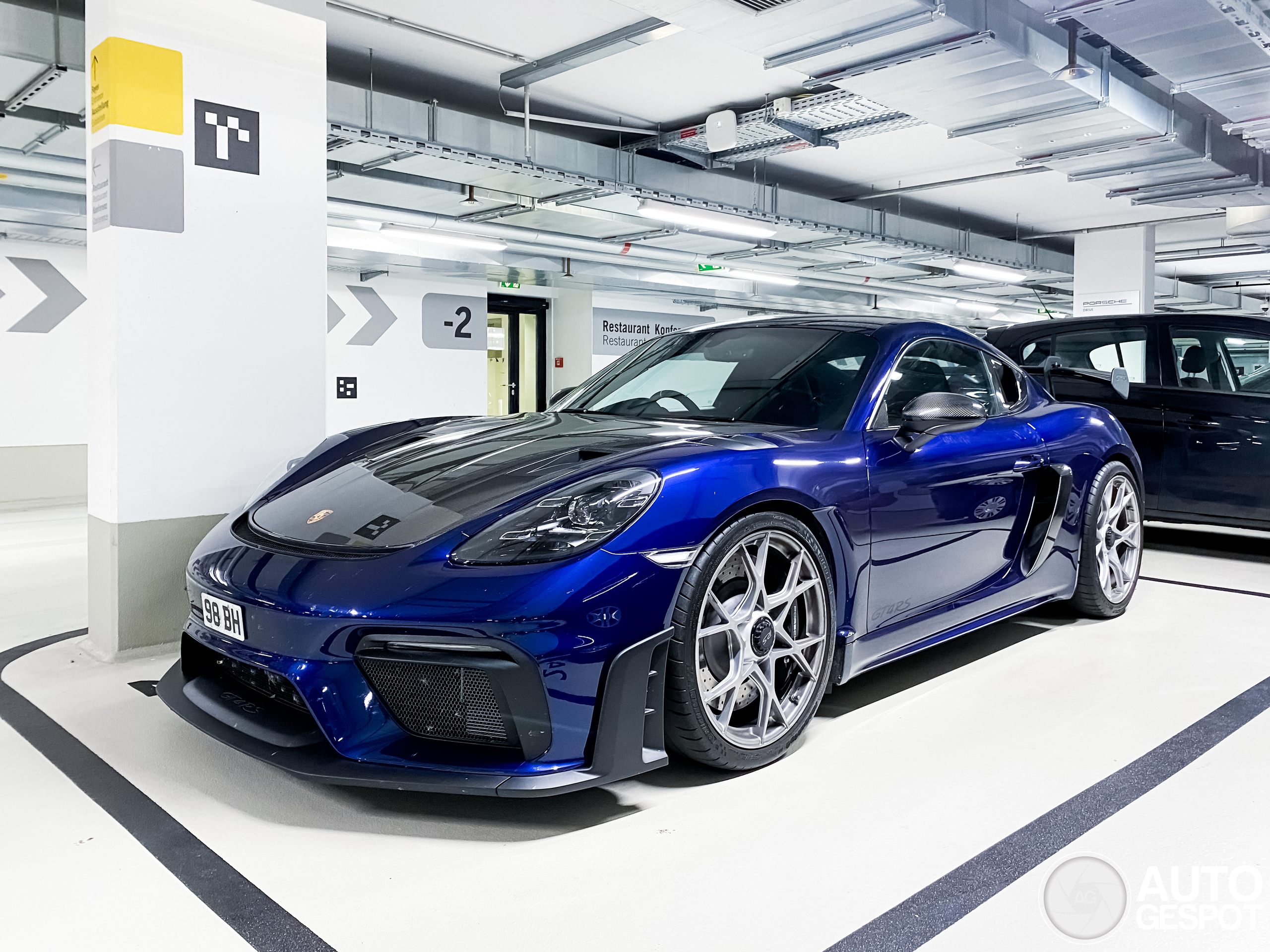 Porsche 718 Cayman GT4 RS Weissach Package