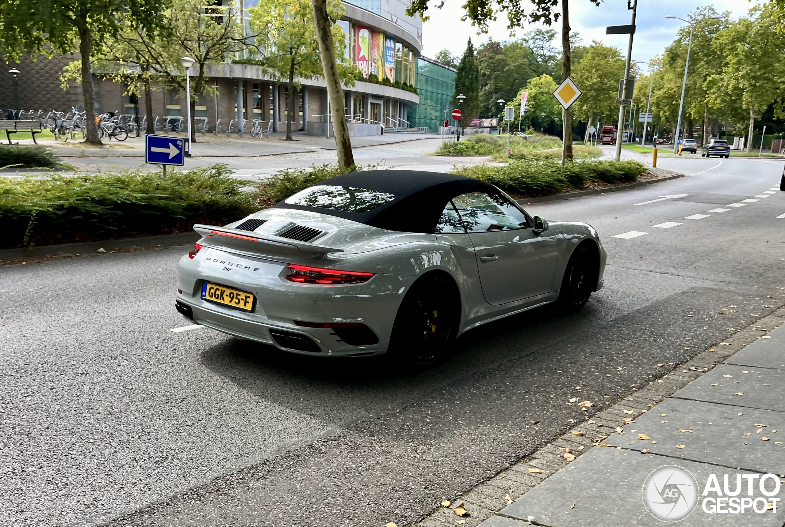 Porsche 991 Turbo S Cabriolet MkII