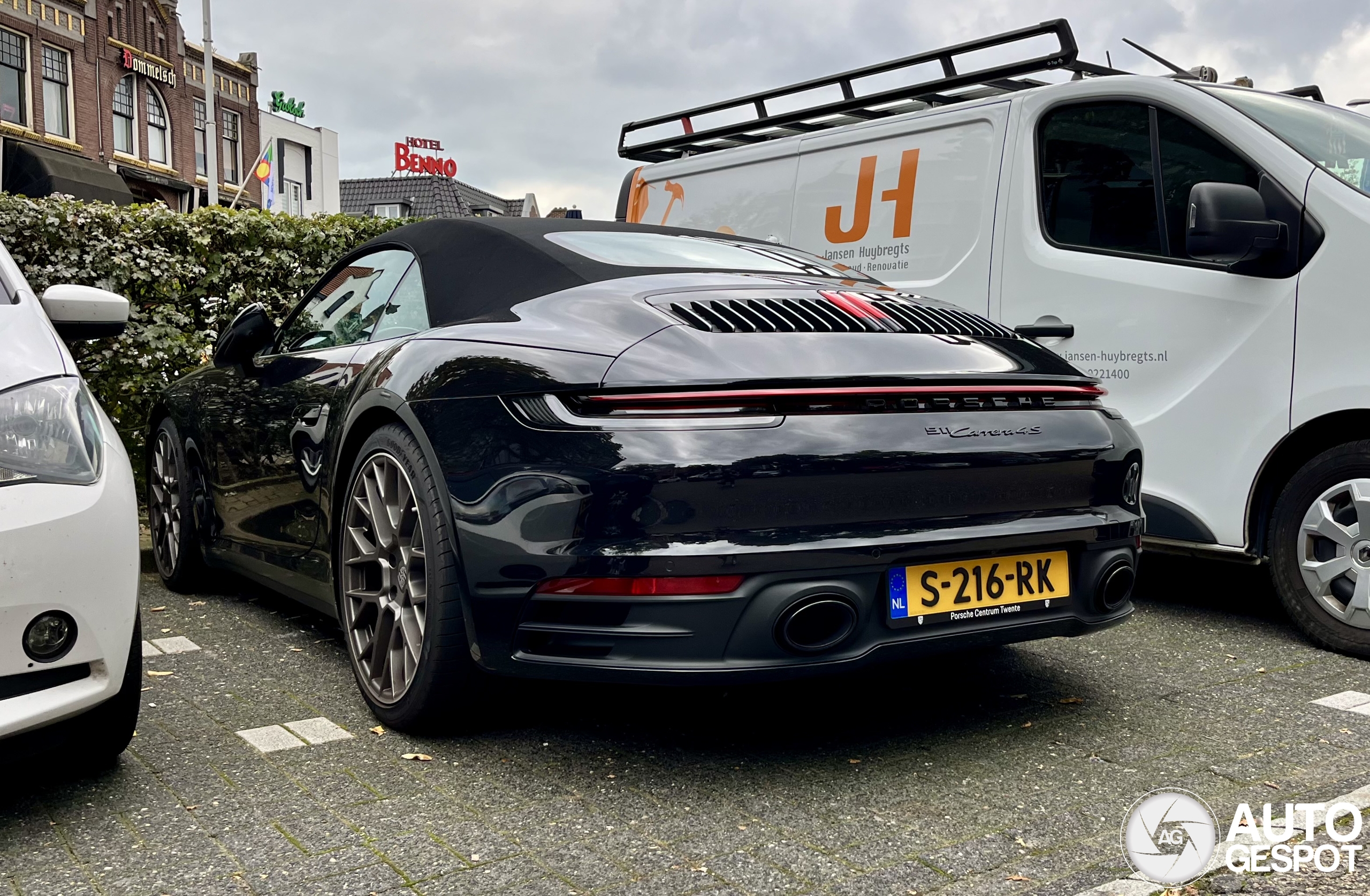 Porsche 992 Carrera 4S Cabriolet