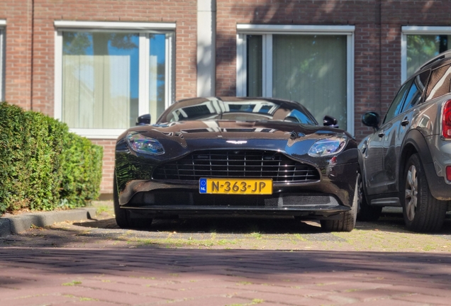 Aston Martin DB11 V8 Volante