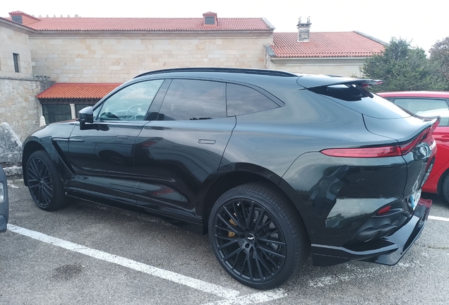 Aston Martin DBX707