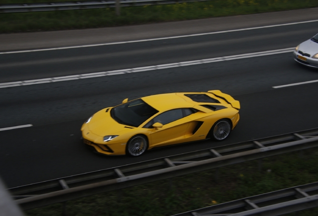 Lamborghini Aventador S LP740-4