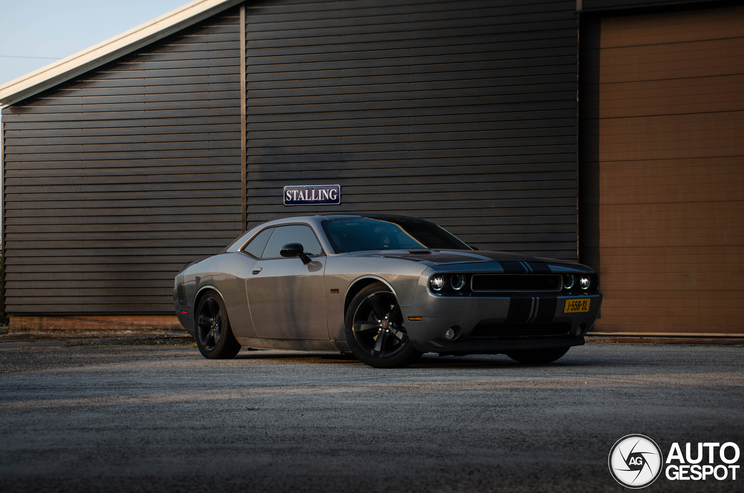 Dodge challenger srt 2011