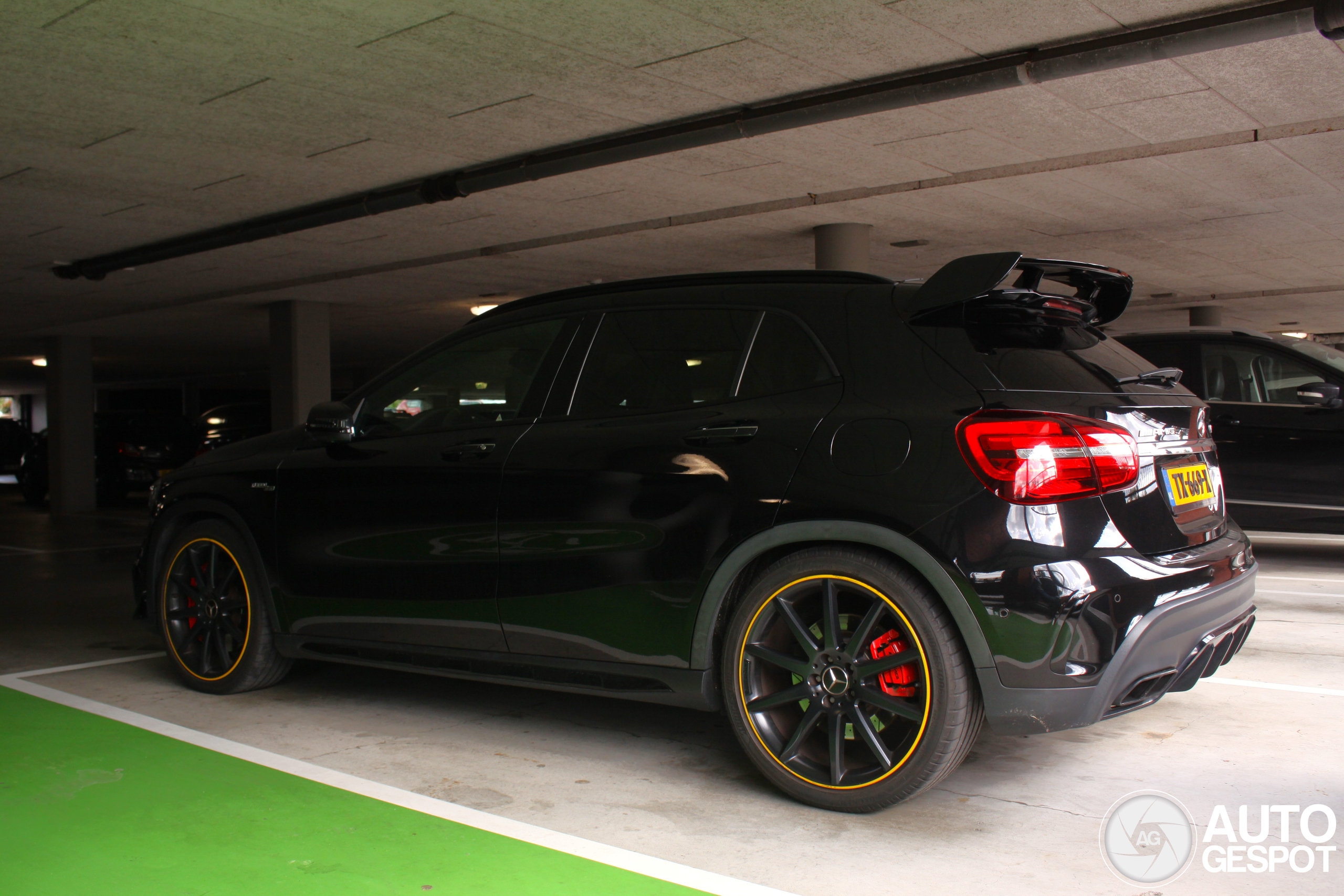 Mercedes-AMG GLA 45 X156 Yellow Night Edition