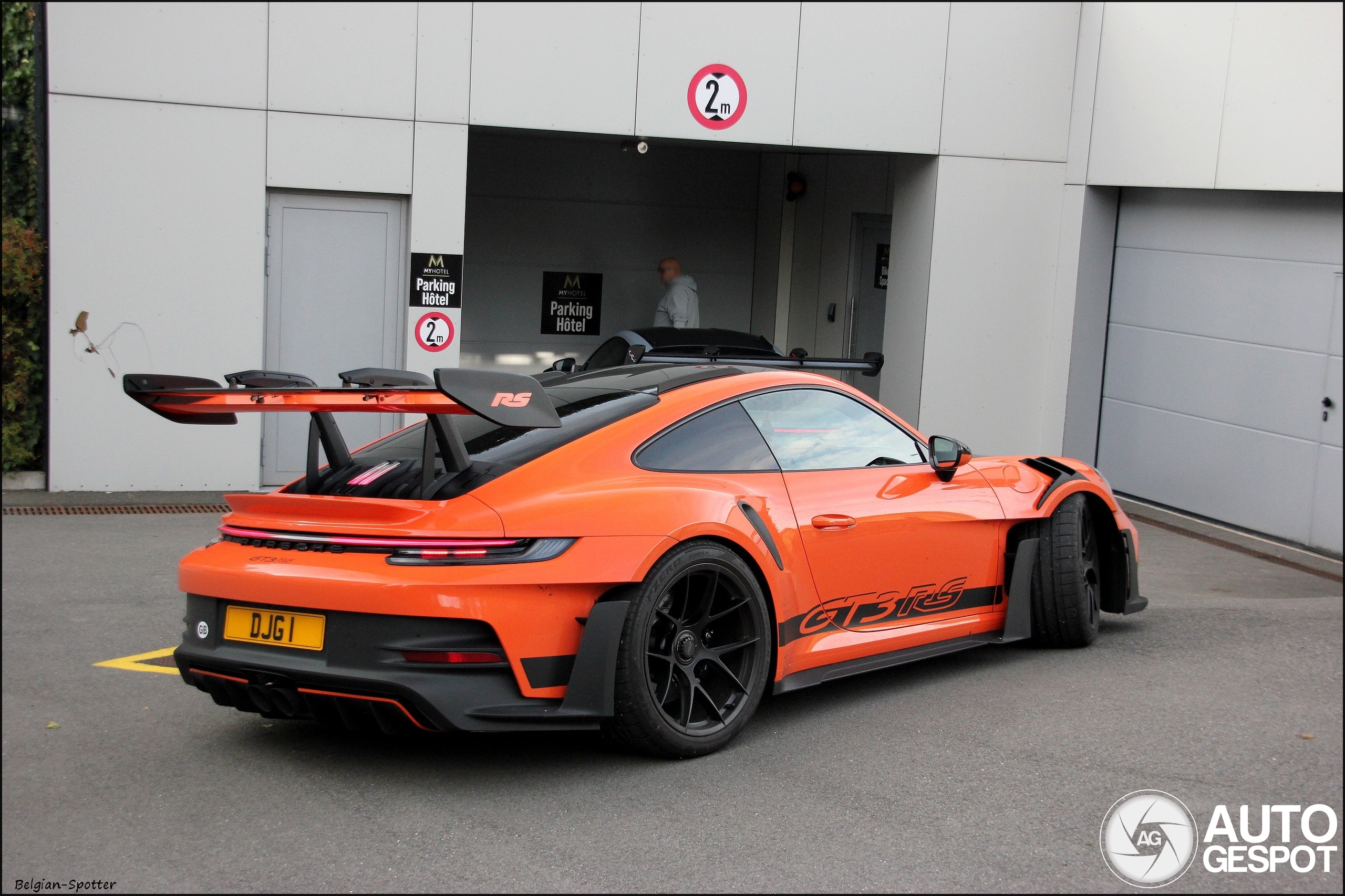 Porsche 992 GT3 RS Weissach Package