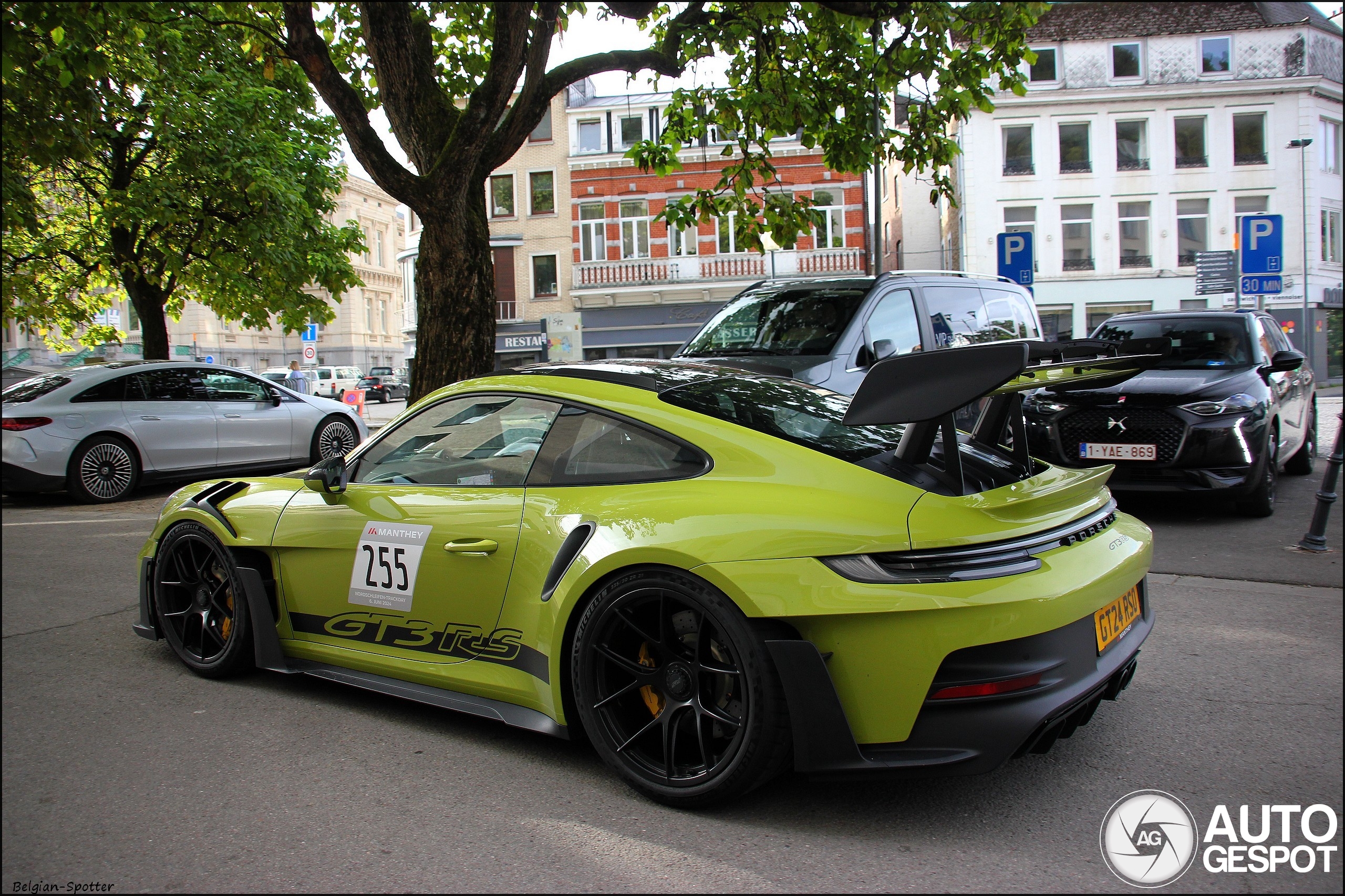 Porsche 992 GT3 RS Weissach Package