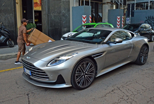 Aston Martin DB12