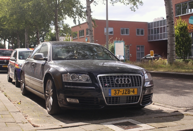 Audi S8 D3