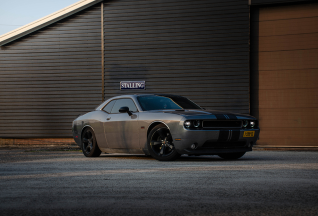 Dodge challenger srt 2011