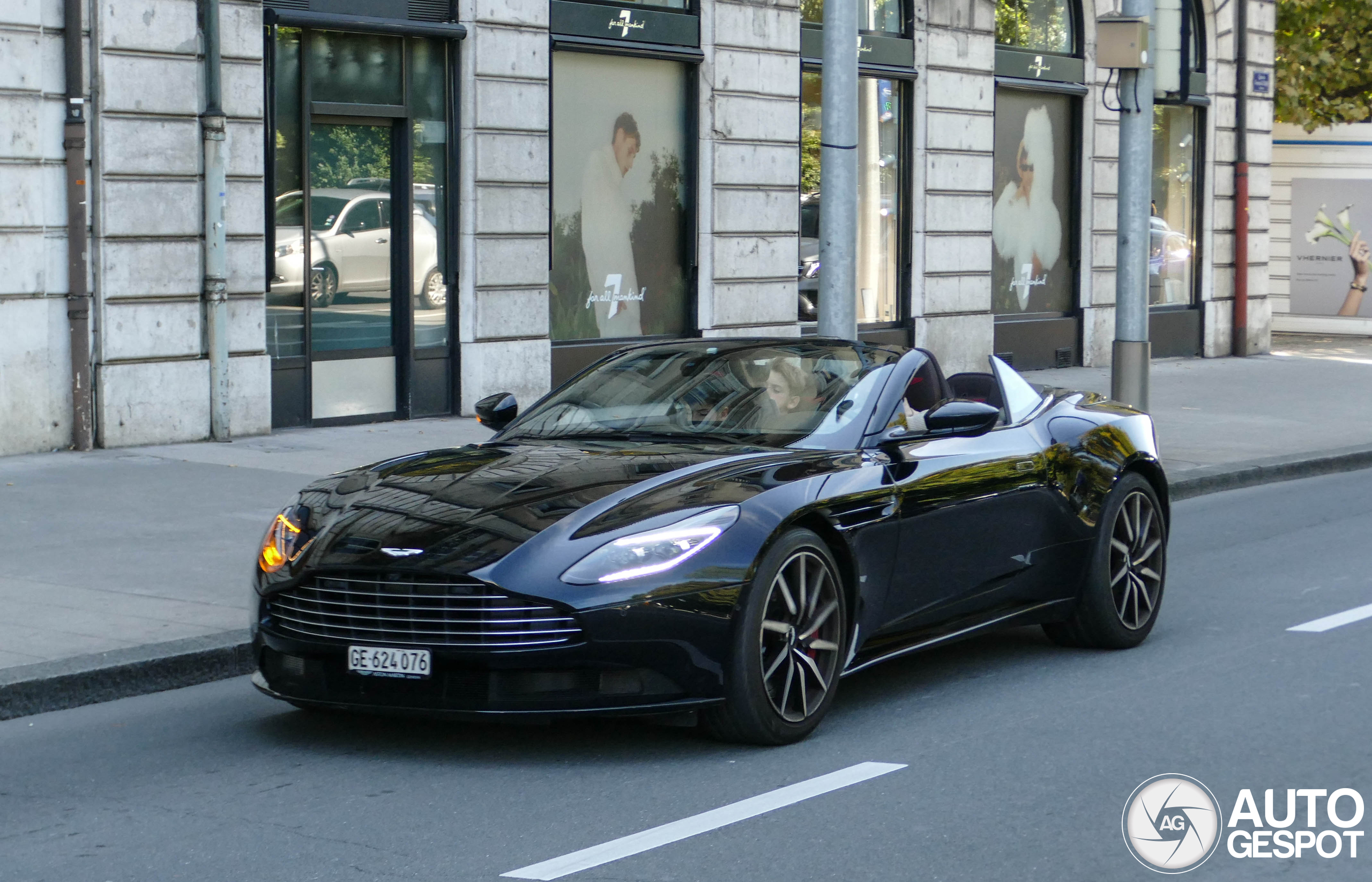 Aston Martin DB11 V8 Volante