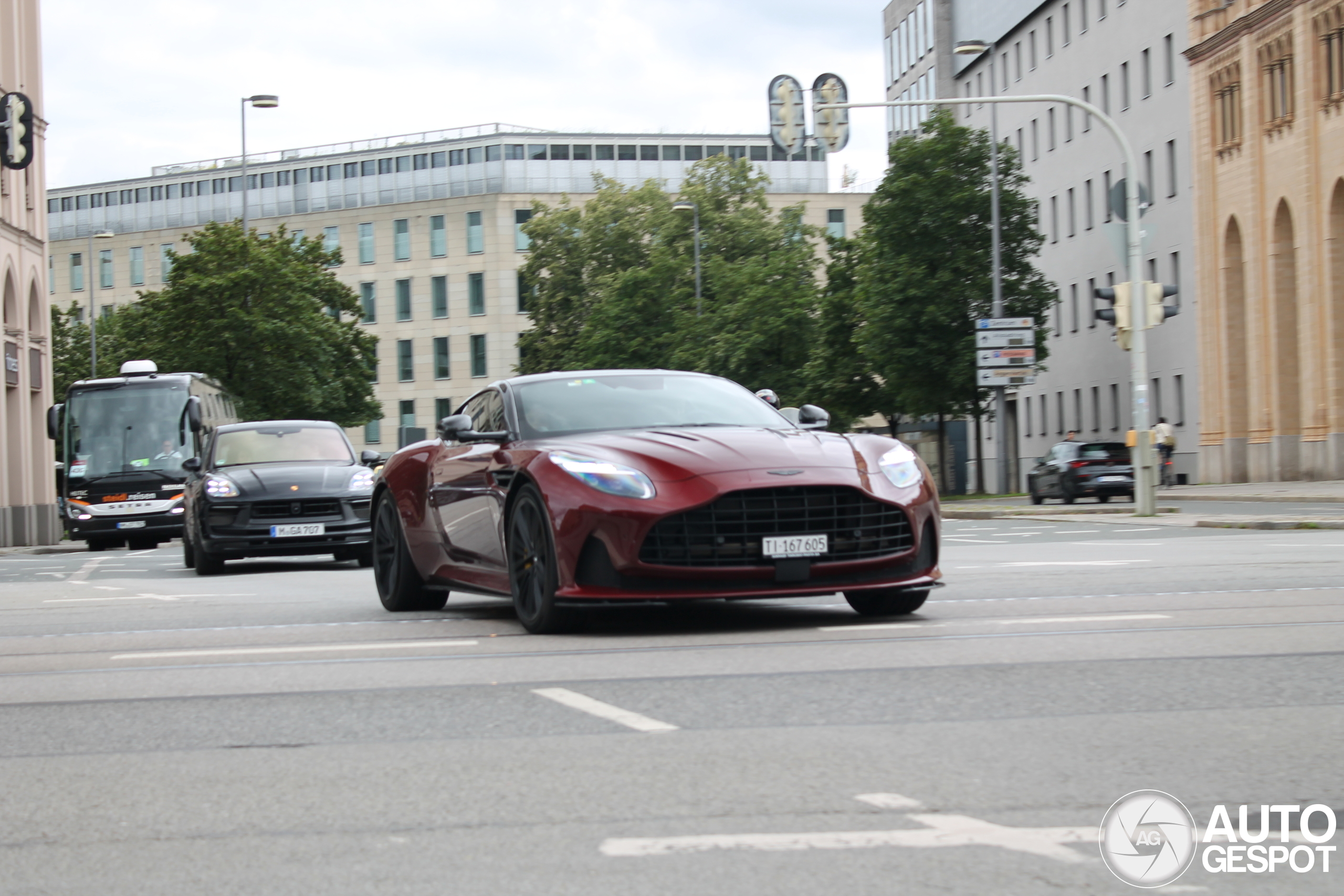 Aston Martin DB12