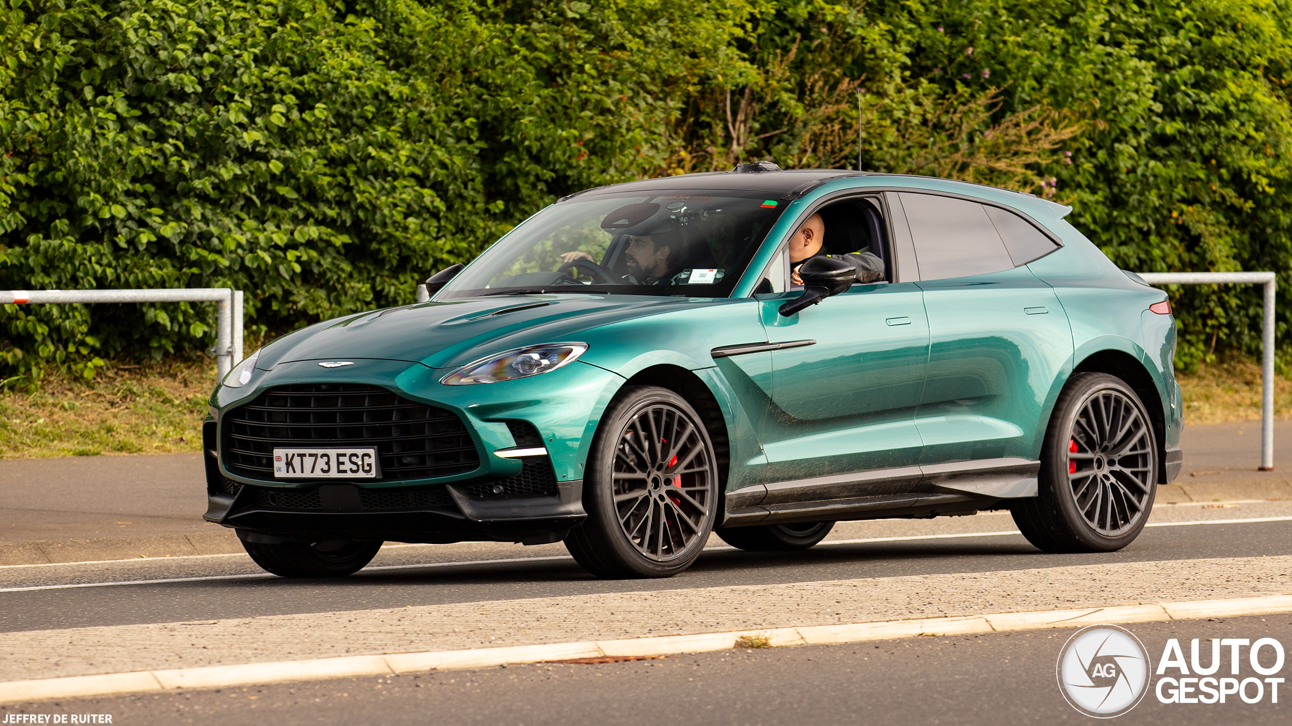 Aston Martin DBX707