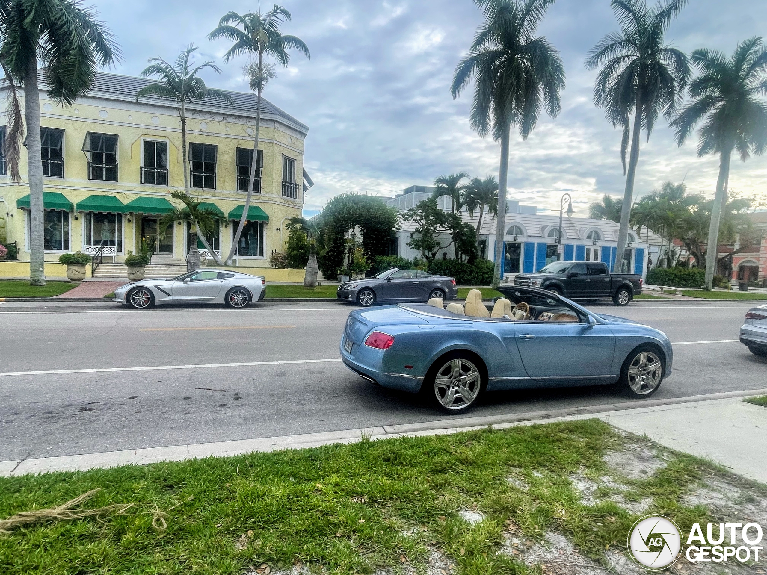 Bentley Continental GTC V8 2012