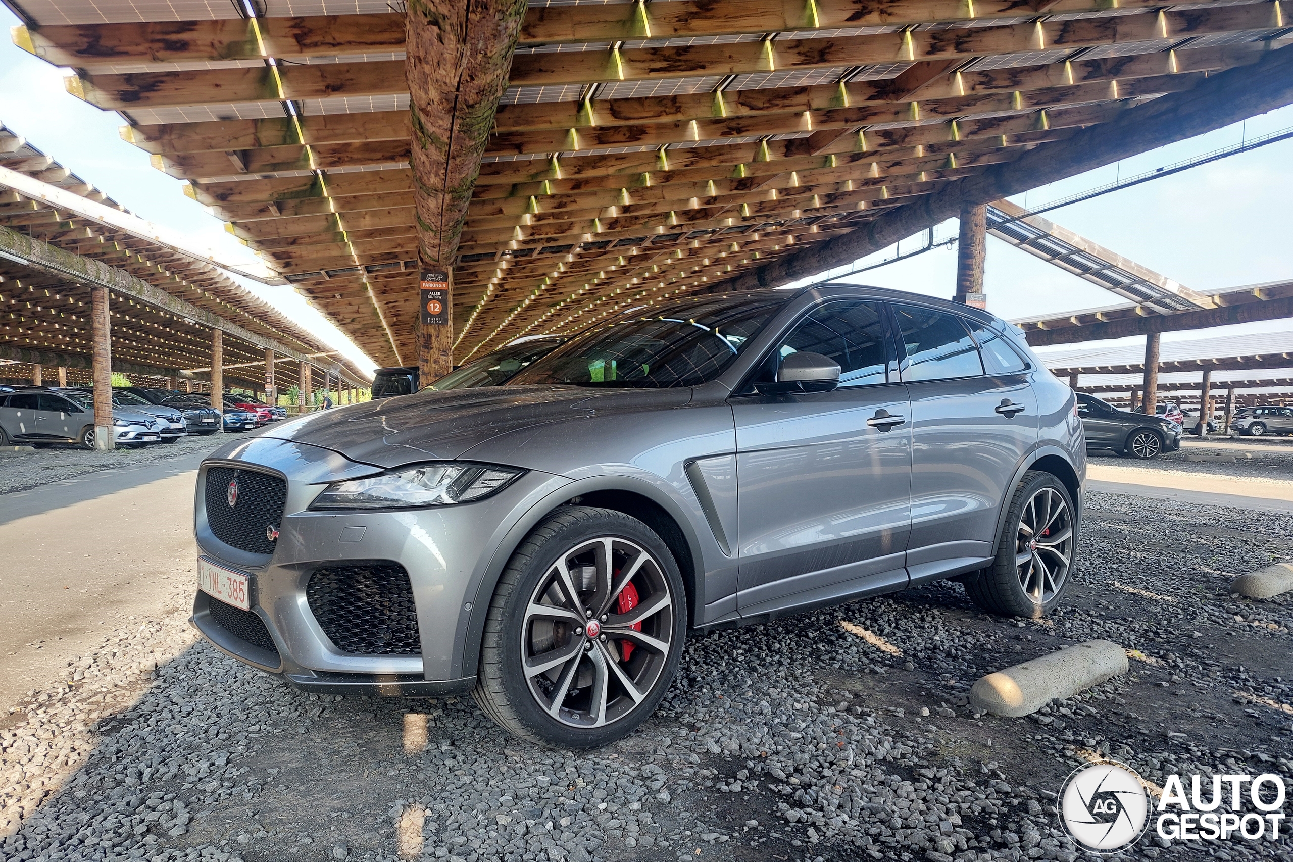 Jaguar F-PACE SVR