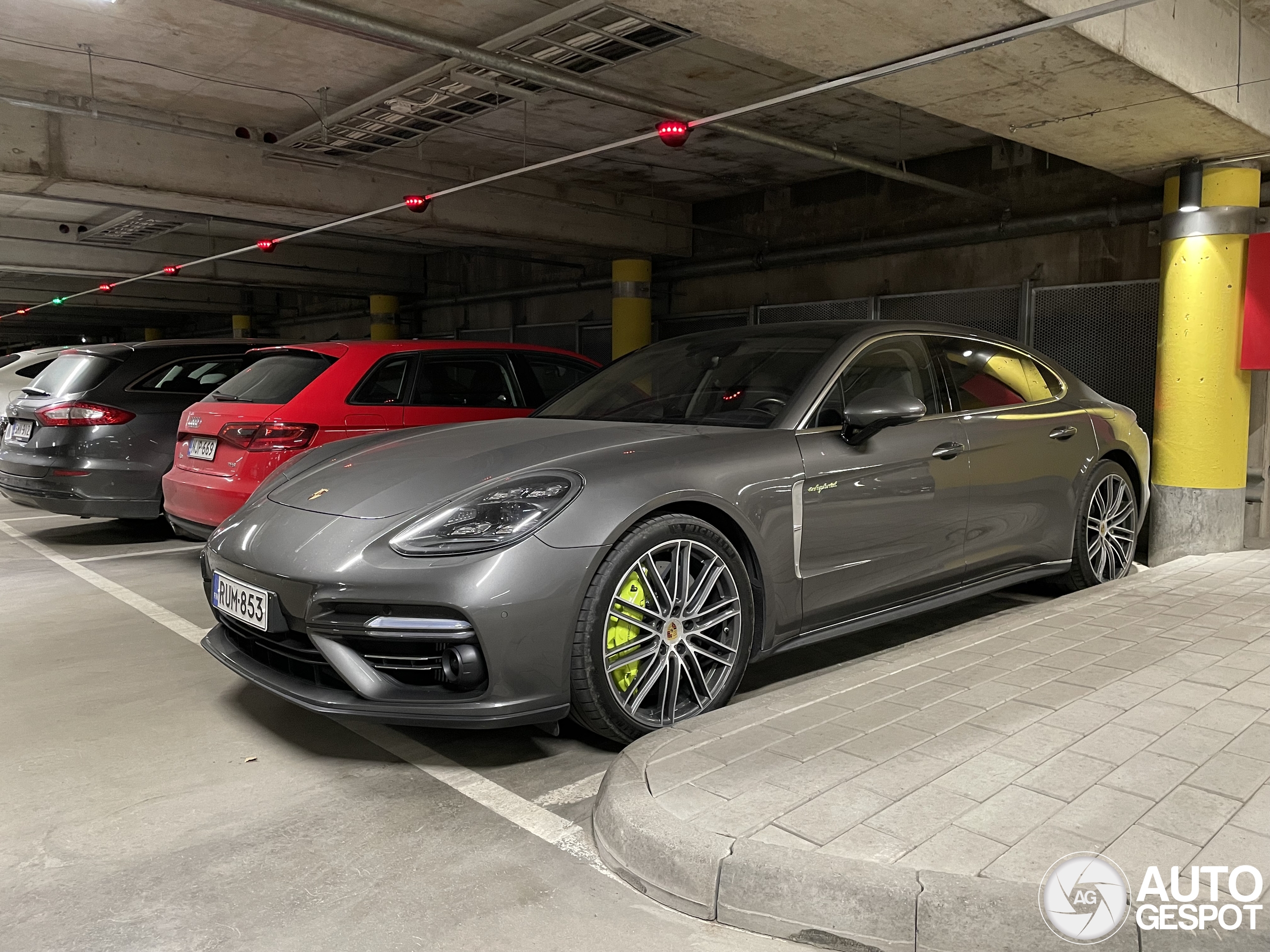 Porsche 971 Panamera Turbo S E-Hybrid Executive