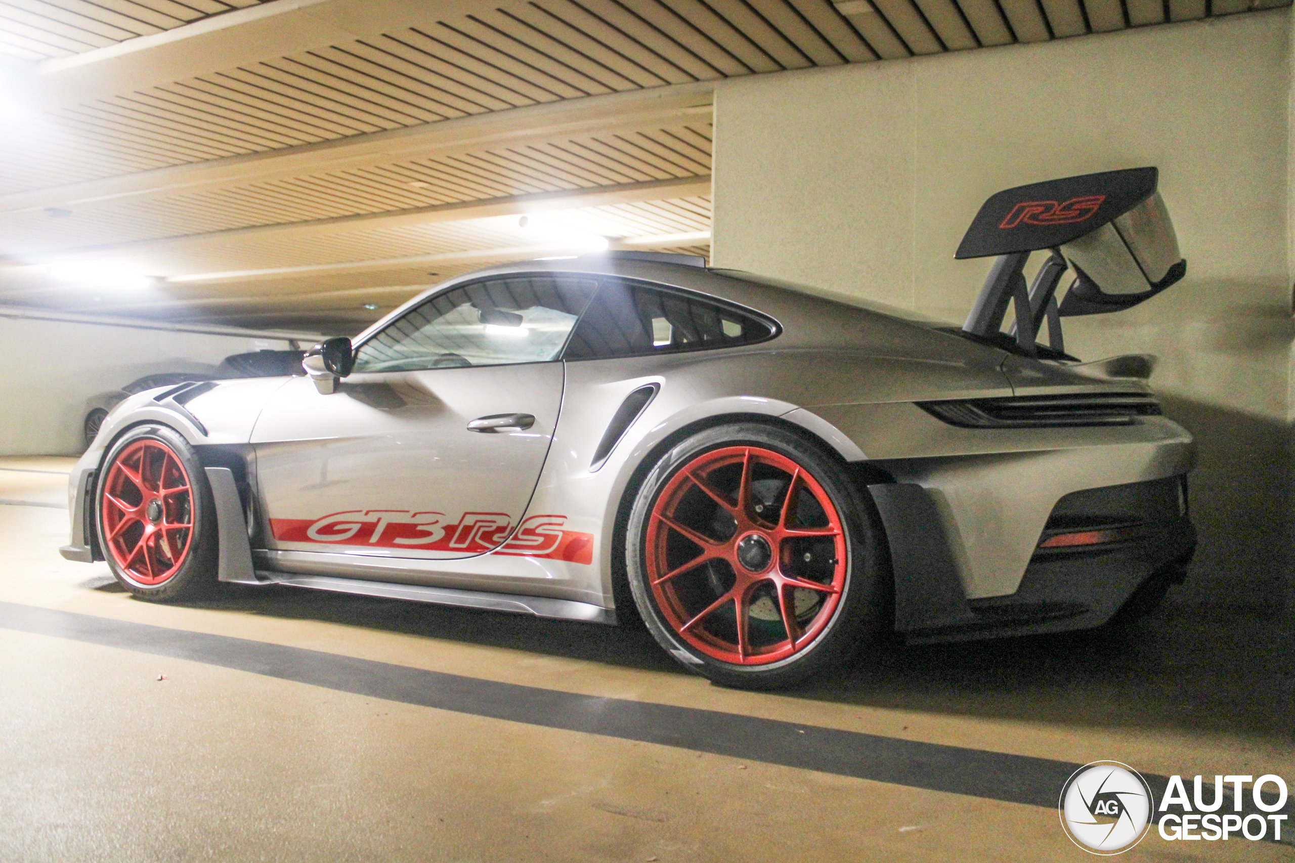 Porsche 992 GT3 RS Weissach Package