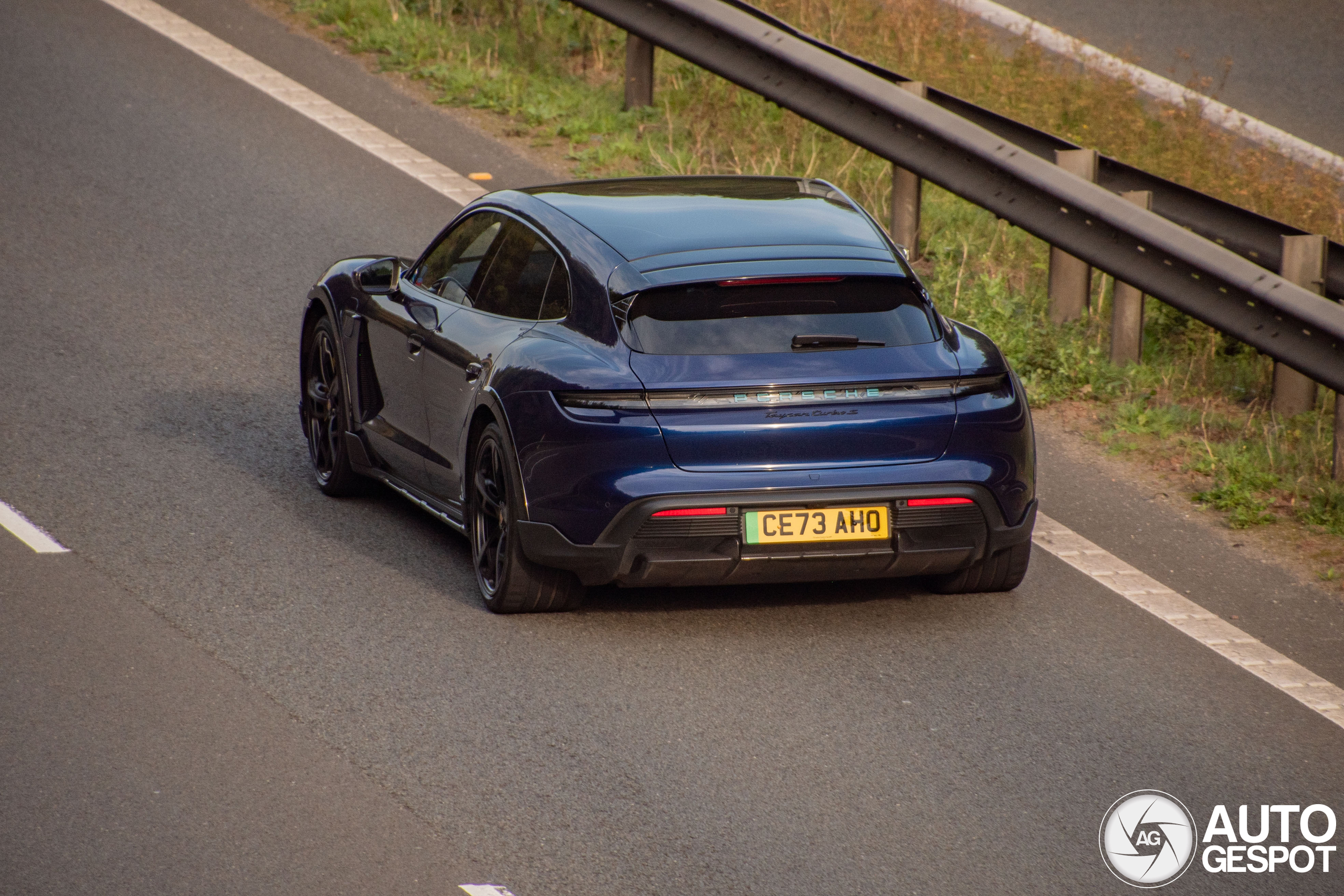 Porsche Taycan Turbo S Cross Turismo