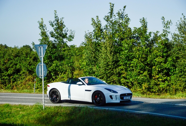 Jaguar F-TYPE R AWD Convertible