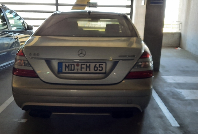 Mercedes-Benz S 65 AMG V221