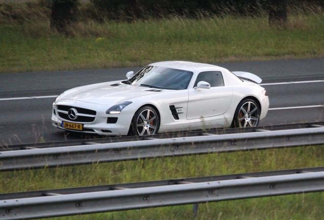 Mercedes-Benz SLS AMG