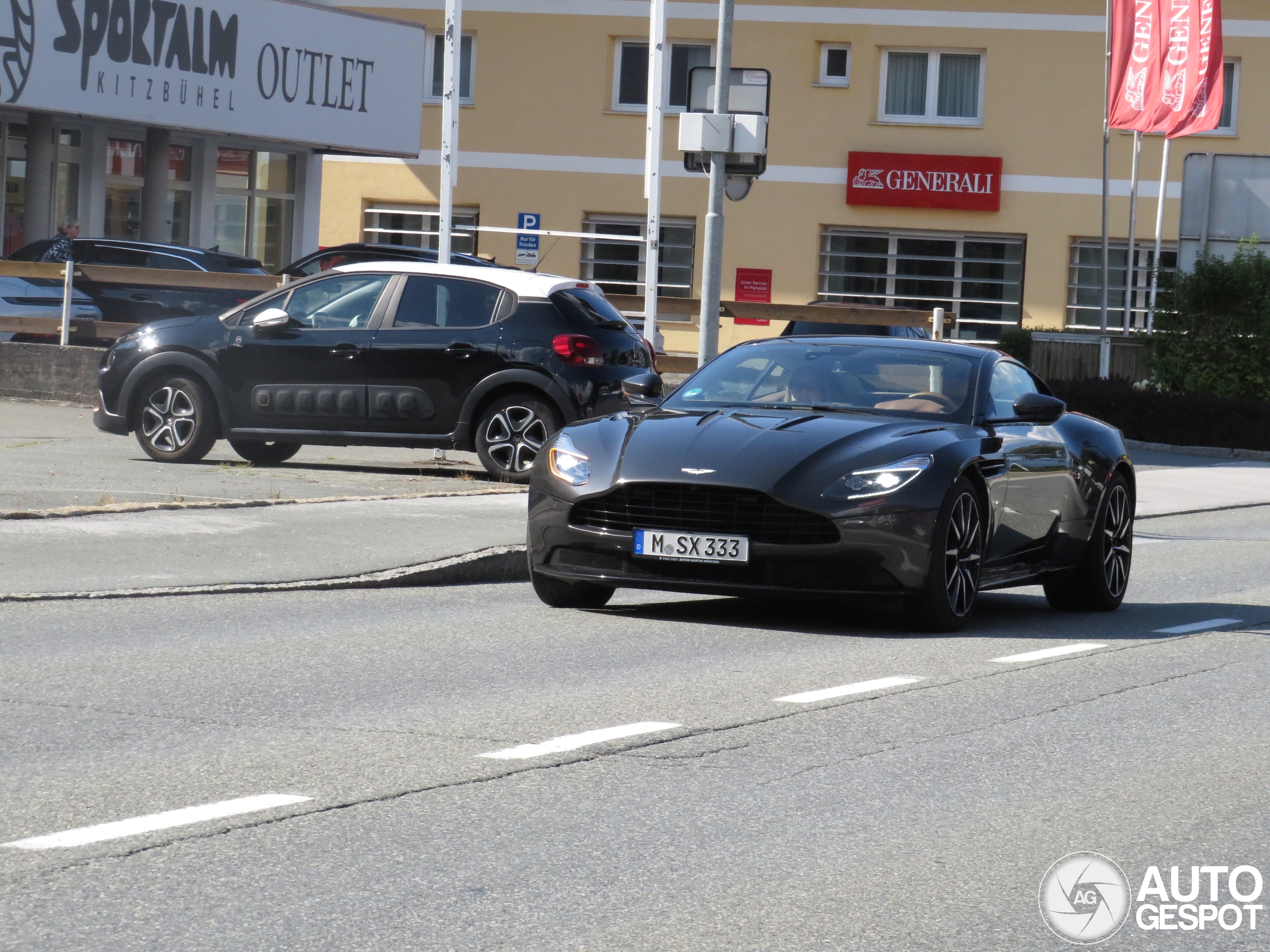 Aston Martin DB11