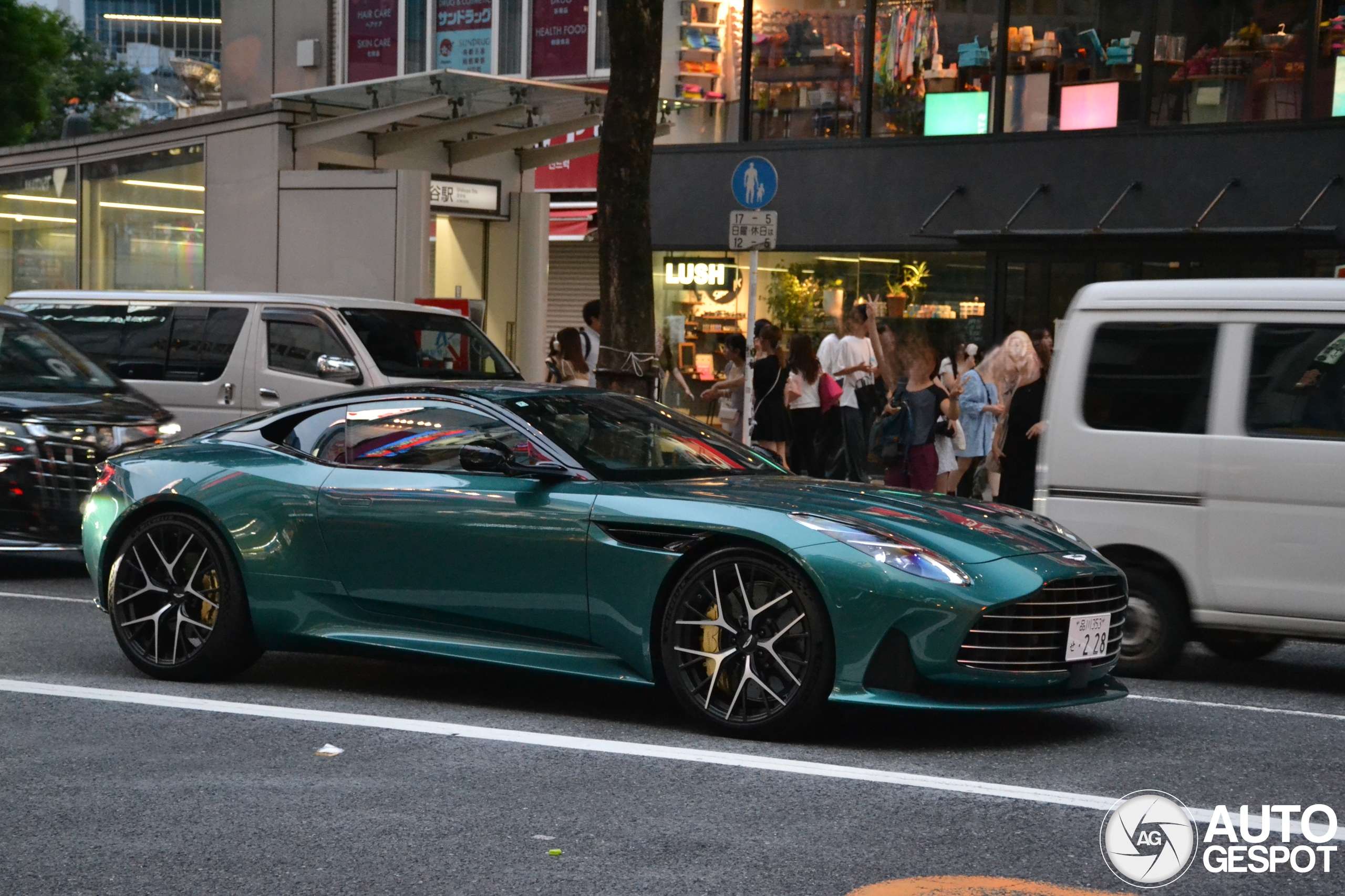 Aston Martin DB12