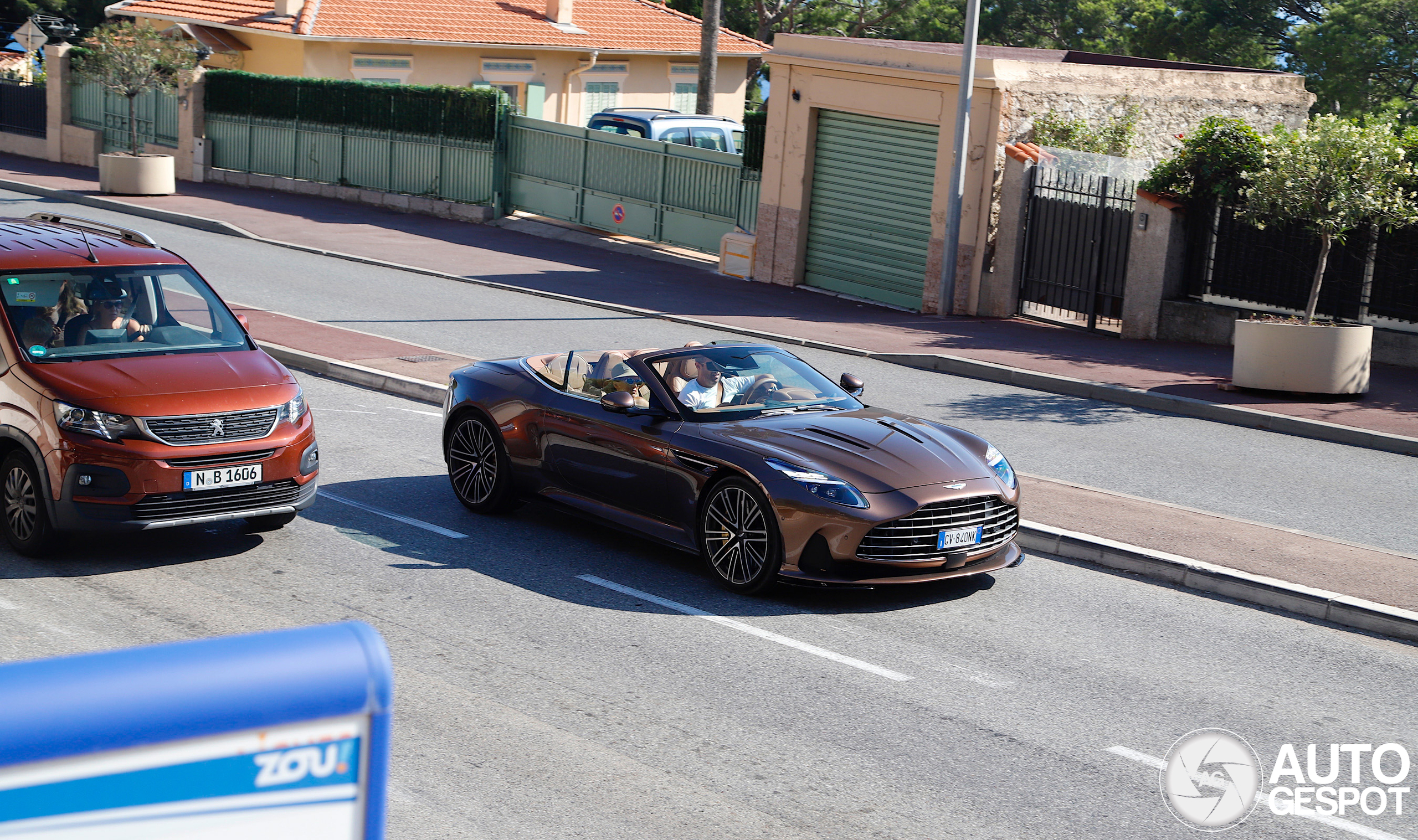 Aston Martin DB12 Volante