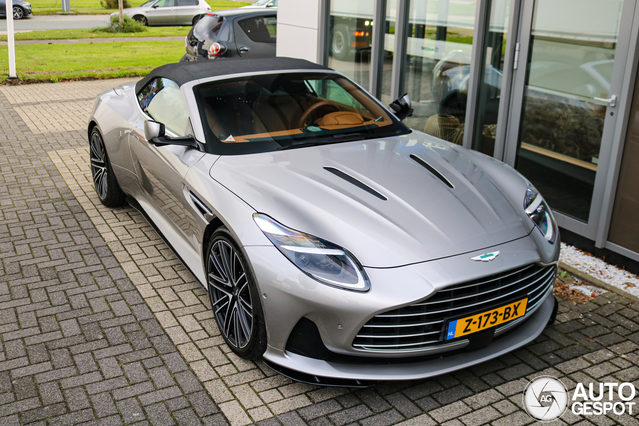 Aston Martin DB12 Volante