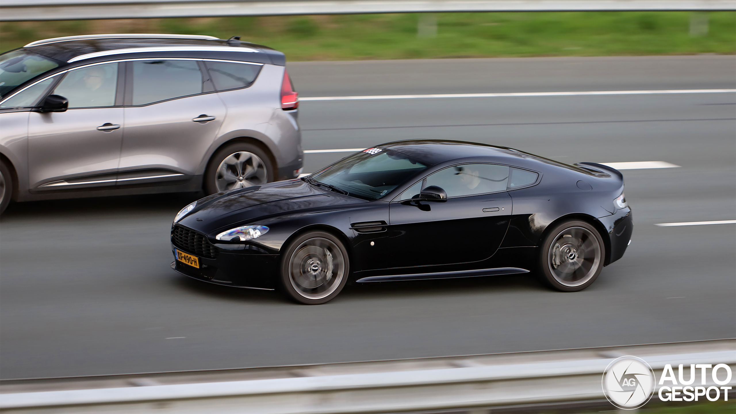 Aston Martin V8 Vantage S