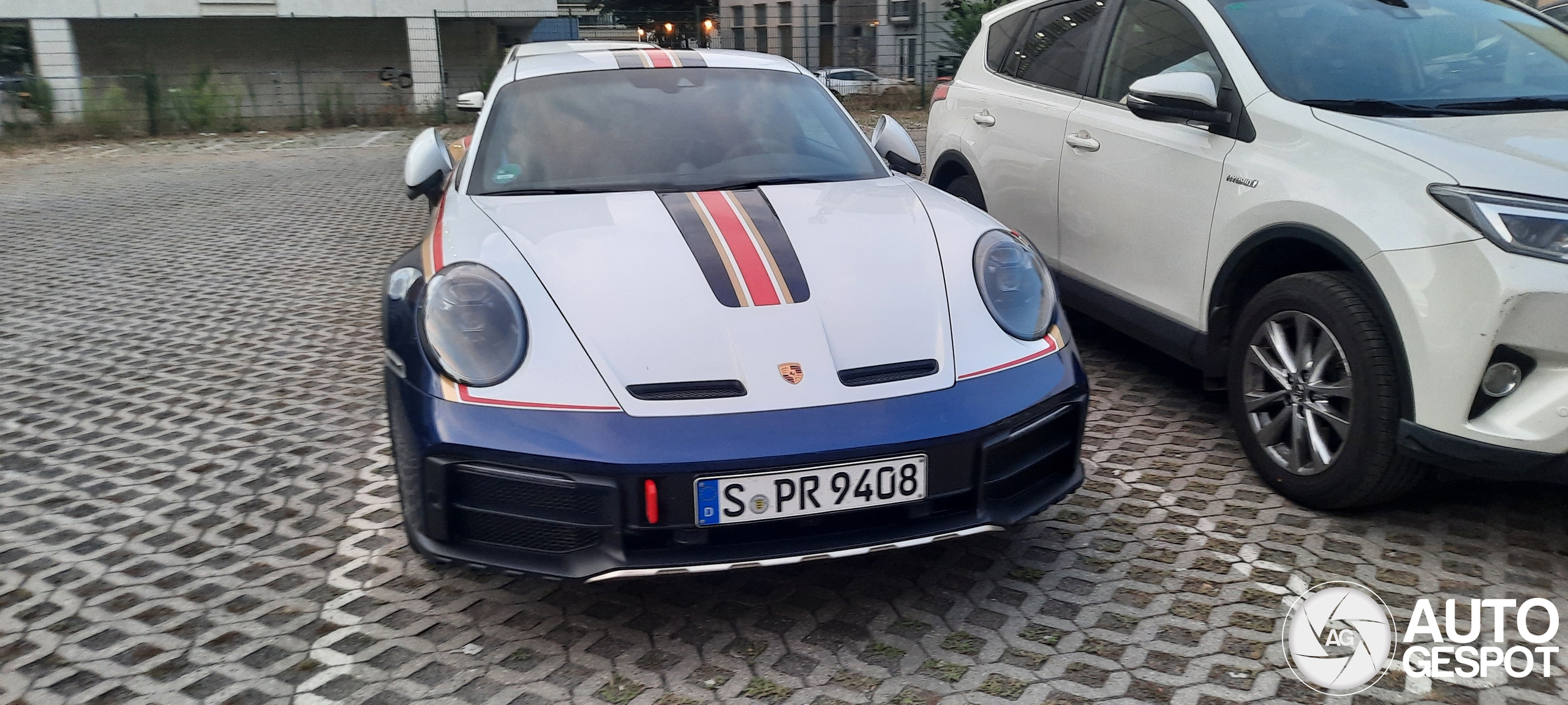 Porsche 992 Dakar