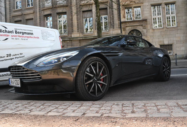 Aston Martin DB11