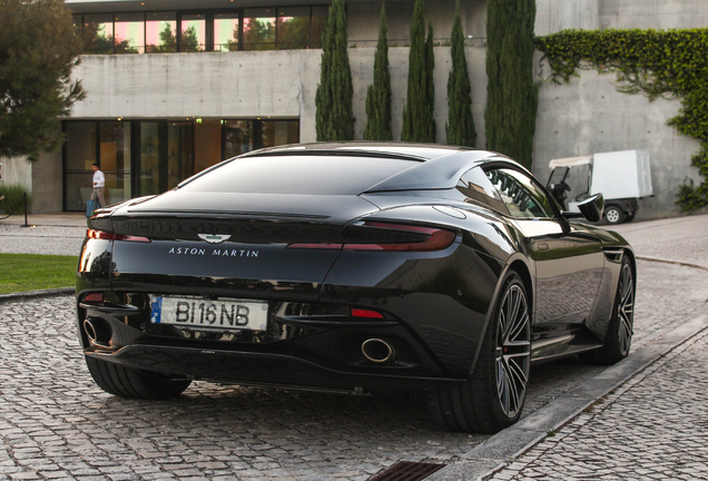 Aston Martin DB12